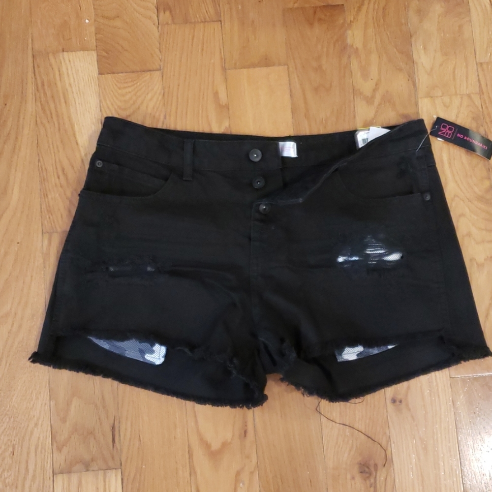 Camo shorts never worn